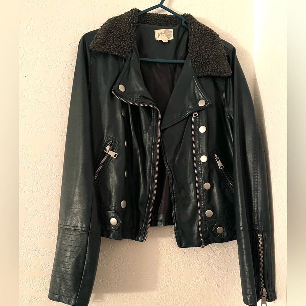 You can simply wear this with anything.